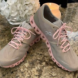 Womens On cloud X sneakers EUC